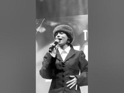 Miss Construed live in paris livesinging folkmusic