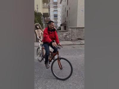 iskelet ile bisiklet turu yaptık skeleton