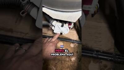 Tu lavadora tira agua por abajo aquí estaba la fuga