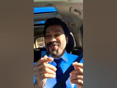 You Make Me Feel Brand New  Karaoke Version  Car Karaoke Performance by TuMaxiMaxiMaxy