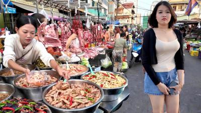 Best CAMBODIAN Street Food 2026  Evening Walking Tour in Toul Tom Poung Market Phnom Penh City