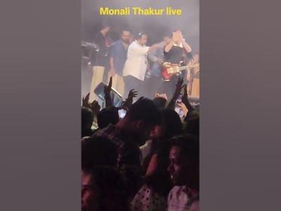Monali Thakur live concert  Monali Thakur live Stage Performance