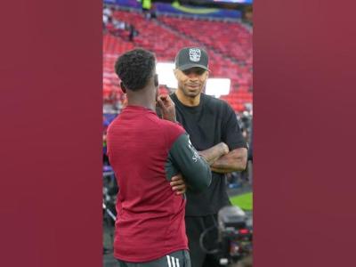 A lovely moment between Arsenal legends Bukayo Saka and Thierry Henry at the Puskas Arena  