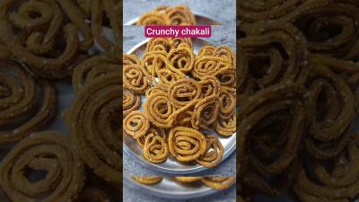 chawal aur besan ki chakalirecipehomecuisine cooking viraleasyrecipesnacks foodshortvideo