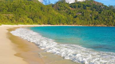 Ocean 4K Ultra HD Ocean Waves on a Tropical Island in Seychelles