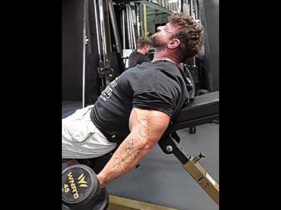 workout armworkout gym biceps workoutvideos fit motivation  INCLINE DUMBBELL CURL 